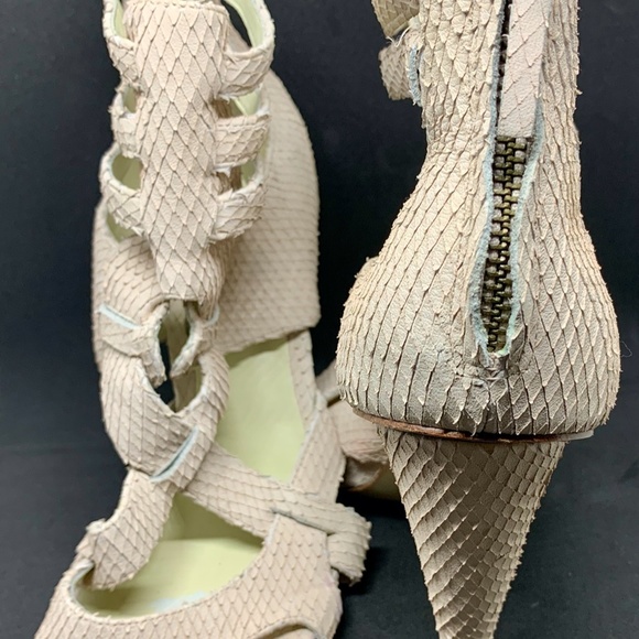 Elizabeth and James blush snake skin heels - Picture 4 of 8